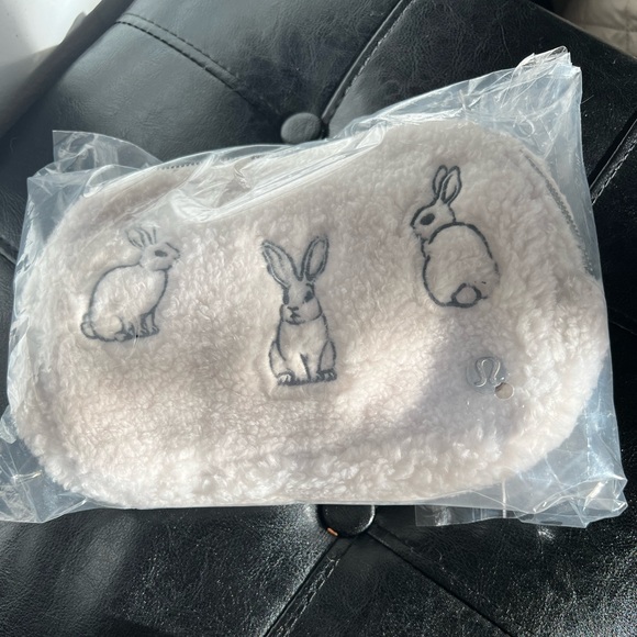 NWT LULULEMON BUNNY BELT BAG - Picture 7 of 10
